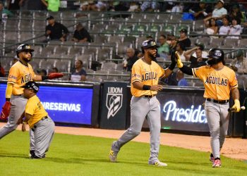 Águilas Cibaeñas logran espectacular remontada ante las Estrellas y asumen el liderato del torneo