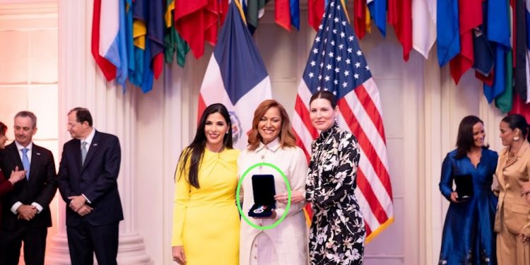 Reconocen en la OEA a Cristina Contreras directora del Hospital Lincoln-Bronx