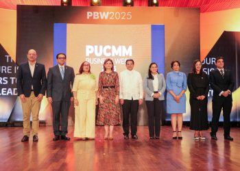 PUCMM impulsa la innovación empresarial y el liderazgo joven en Business Week 2025