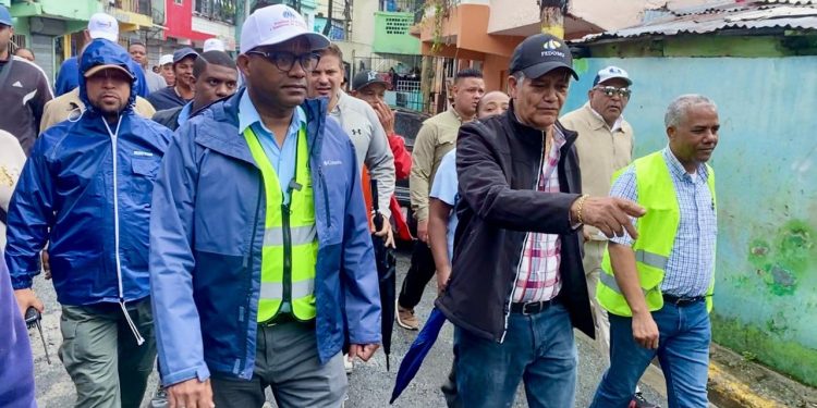 Propeep y Alcaldía de Santo Domingo Oeste despliegan operativo de ayuda a familias afectadas por la tormenta Melissa