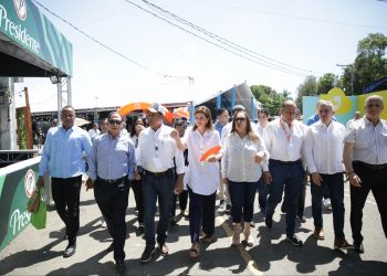 Raquel Peña recorre Expo Cibao 2025 y reafirma apoyo del Gobierno al crecimiento regional