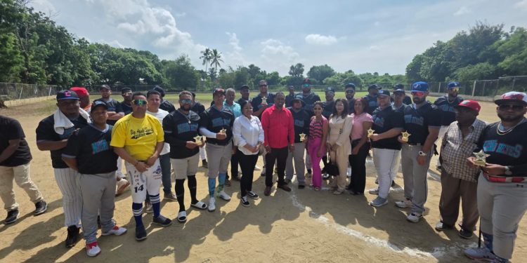 Regidores de Jacagua rinden homenaje a “Los Hijos de Negro Reyes USA”