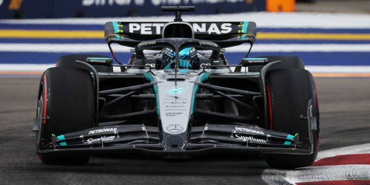 Russell sorprende en Marina Bay y arrebata la pole a Verstappen en Singapur