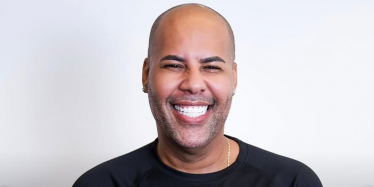 Luis Santana, amigo de Cardi B, es expulsado de “La Casa de Alofoke 2”