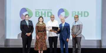 BHD dona RD$100 millones para preservar el Ateneo Amantes de la Luz, emblema cultural de Santiago