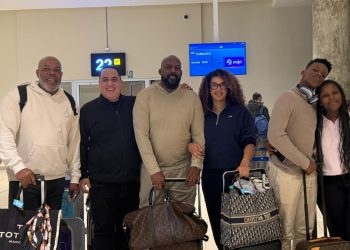 Vladimir Guerrero viaja con Arajet rumbo a Toronto para apoyar a su hijo en su primera Serie Mundial