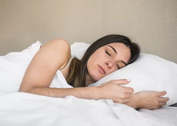 Dormir menos de ocho horas afecta el cerebro, el estado de ánimo y la salud a largo plazo