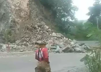 Nuevo derrumbe afecta el tránsito en la carretera Jarabacoa–La Vega