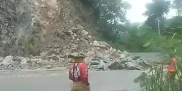Nuevo derrumbe afecta el tránsito en la carretera Jarabacoa–La Vega