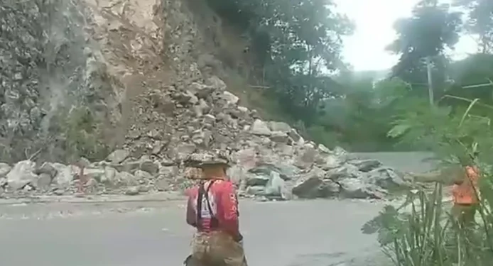 Nuevo derrumbe afecta el tránsito en la carretera Jarabacoa–La Vega