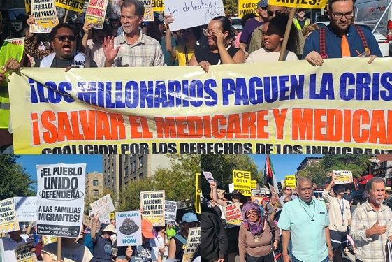 Cientos de personas desfilan en Alto Manhattan en contra quitar seguro salud Obamacare y a favor de inmigrantes