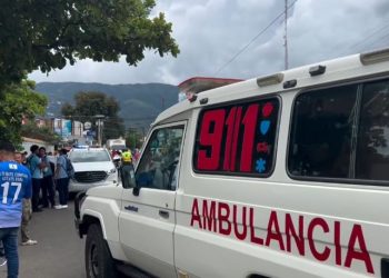 Misteriosa emergencia escolar en Jarabacoa: 18 estudiantes trasladadas a hospitales por causas desconocidas