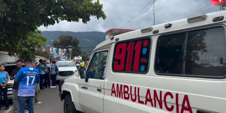 Misteriosa emergencia escolar en Jarabacoa: 18 estudiantes trasladadas a hospitales por causas desconocidas