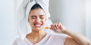 Lavarse los dientes: ¿antes o después del desayuno? Los dentistas aclaran la duda