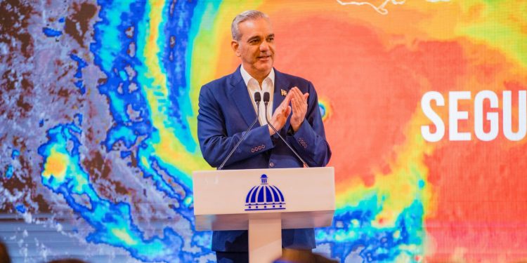 Abinader analiza declarar estado de emergencia tras el paso del huracán Melissa