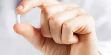 “Chip de la juventud”: qué es, cómo funciona y quiénes pueden usar este tratamiento hormonal
