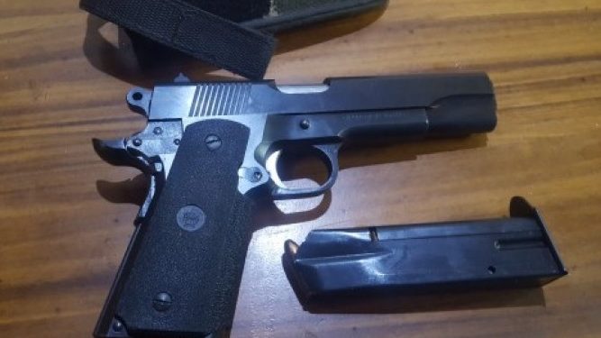 Apresan alumno en escuela de Brooklyn con armas de fuego cargada; decenas dominicanos estudian allí