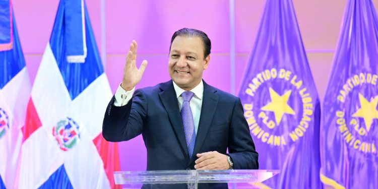 Abel Martínez motiva al PLD a “volver a caminar junto al pueblo” con humildad y esperanza