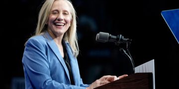 Spanberger derrota a la candidata respaldada por Trump y hace historia en Virginia