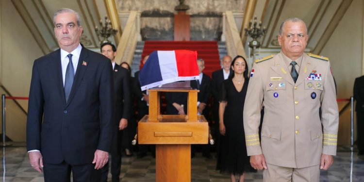 Presidente Abinader honra a Juancito Rodríguez en solemne ceremonia de ingreso al Panteón de la Patria