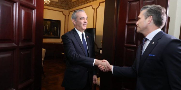 Abinader y jefe del Pentágono refuerzan alianza para combatir el narcotráfico en el Caribe