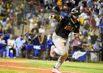 Adael Amador se viste de héroe y Águilas vence al Licey en entrada extra