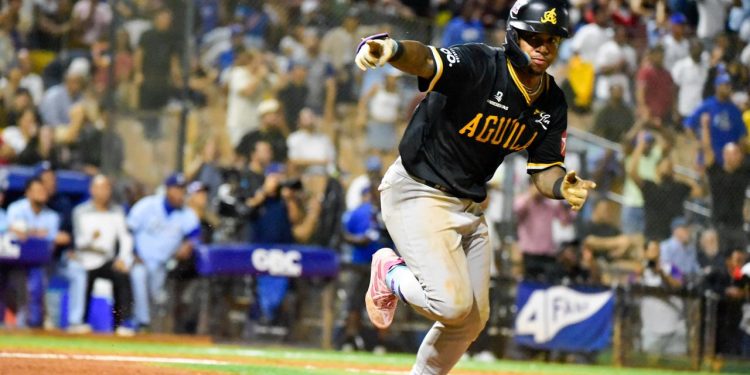 Adael Amador se viste de héroe y Águilas vence al Licey en entrada extra