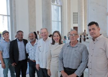 Artesanos dominicanos deslumbran con su talento en exposición navideña del Monumento a los Héroes de la Restauración