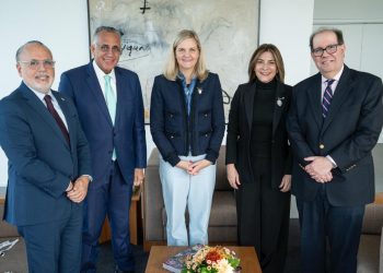 Carolina Mejía formaliza invitación a la presidenta del COI para los Juegos Santo Domingo 2026
