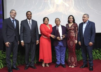 Cheo Tejada recibe el Gran Premio del Periodismo Digital en gala del Observatorio de Medios Digitales