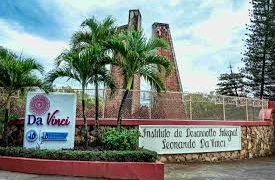 Muere adolescente durante actividad escolar en piscina de villa privada en Santiago