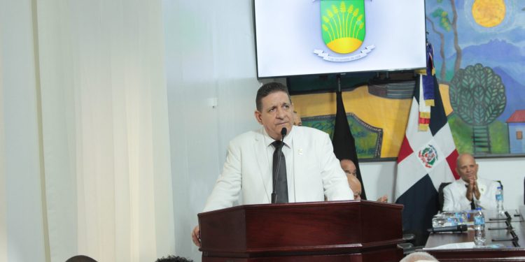 Eberto Núñez desmiente a Leonel Fernández: “No juramentó a dirigentes del PRM en Bonao”