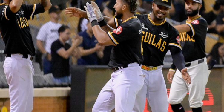 Águilas Cibaeñas consolidan su dominio en la cima con triunfo sobre los Gigantes