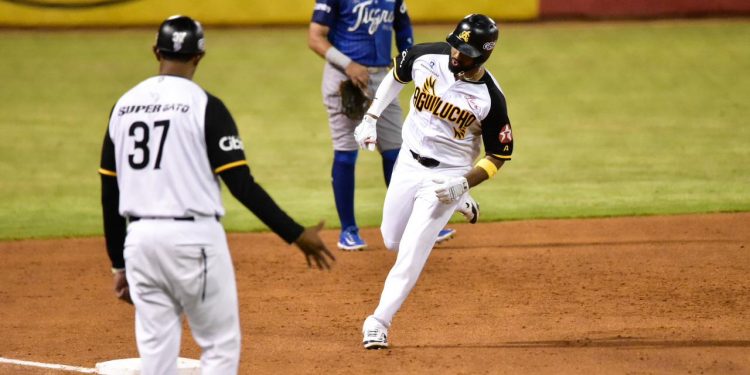 Águilas extienden su vuelo y hunden más al Licey con dominio total desde el montículo