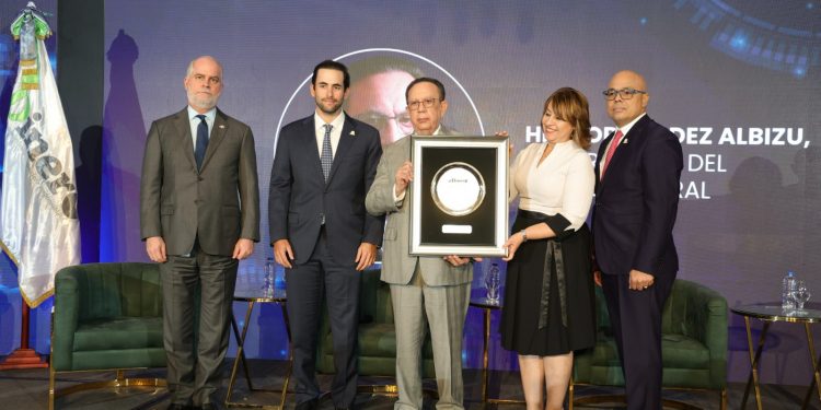 Foro Económico elDinero destaca liderazgo del Banco Central y reafirma visión de RD como hub logístico del Caribe