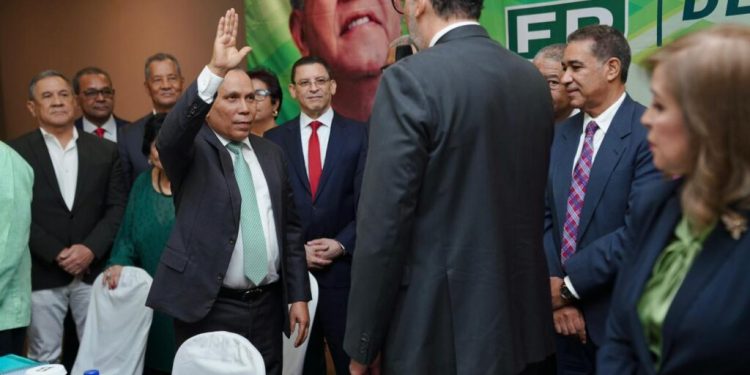 Fuerza del Pueblo jura nueva Dirección Política y anuncia marcha nacional para el 30 de noviembre