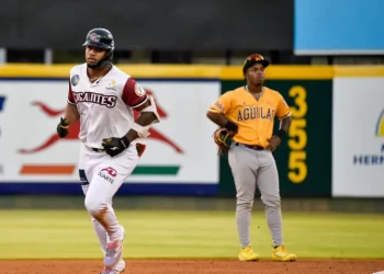 Gigantes frenan la racha de nueve victorias de las Águilas y la jornada de LIDOM se aprieta