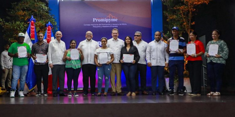 Gobierno destina RD$1,500 millones para apoyar a microempresarios afectados por la tormenta Melissa