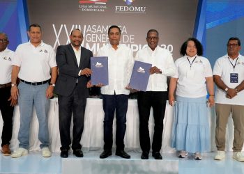 Instituciones municipales sellan alianza para proteger a trabajadores de los ayuntamientos