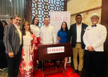 La Realeza Dominican Tobacco fortalece la diplomacia comercial al destacar el tabaco dominicano en la Semana de Francia 2025