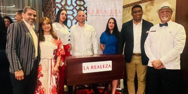 La Realeza Dominican Tobacco fortalece la diplomacia comercial al destacar el tabaco dominicano en la Semana de Francia 2025
