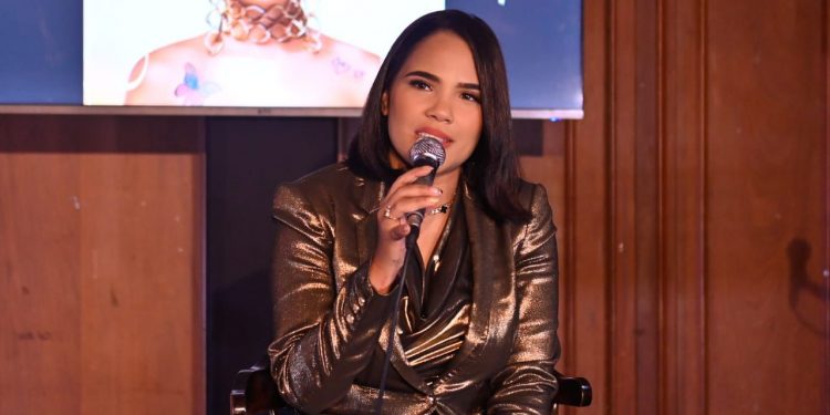 Martha Heredia se reinventa y conquista el merengue con su nuevo sencillo “Aprendí”