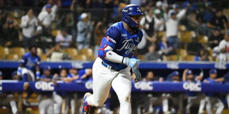 Licey extiende su buen momento y frena a las Águilas con una victoria de poder ofensivo