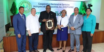 Obispo Castro Marte resalta becas de COOPNAMA como pilar del desarrollo educativo nacional