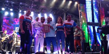 Héctor Acosta “El Torito” recibe homenaje nacional en el Súper Ultra Mega Merengazo 2025