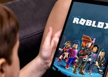 Roblox introduce verificación de edad por reconocimiento facial para habilitar chats en su plataforma