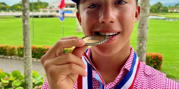 Waldo Aguasvivas firma rondas históricas de 69 y 68 y domina tercera parada del Tour Juvenil