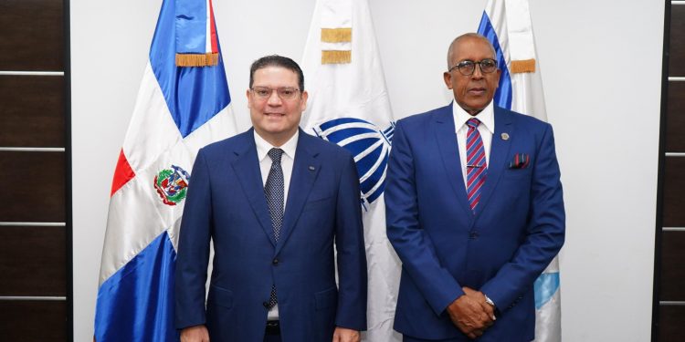 Aduanas y Contraloría refuerzan fiscalización pública para garantizar uso correcto del erario