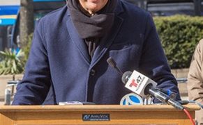 Comisionado del DOT exhorta conductores NYC precaución al oscurecer más temprano