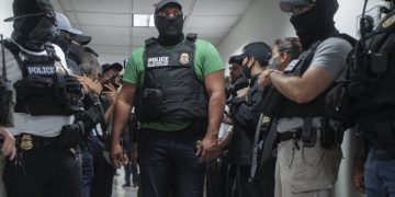 Congresista Espaillat presenta plan para frenar deportaciones